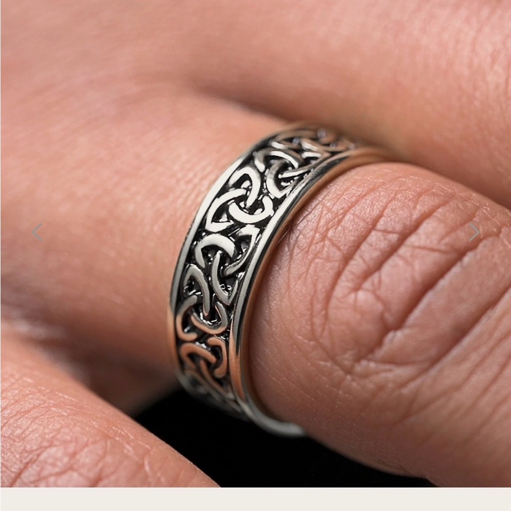 Evan | 7 mm Silver-Tone Stainless Steel With Trinity Knot Pattern Celtic Ring